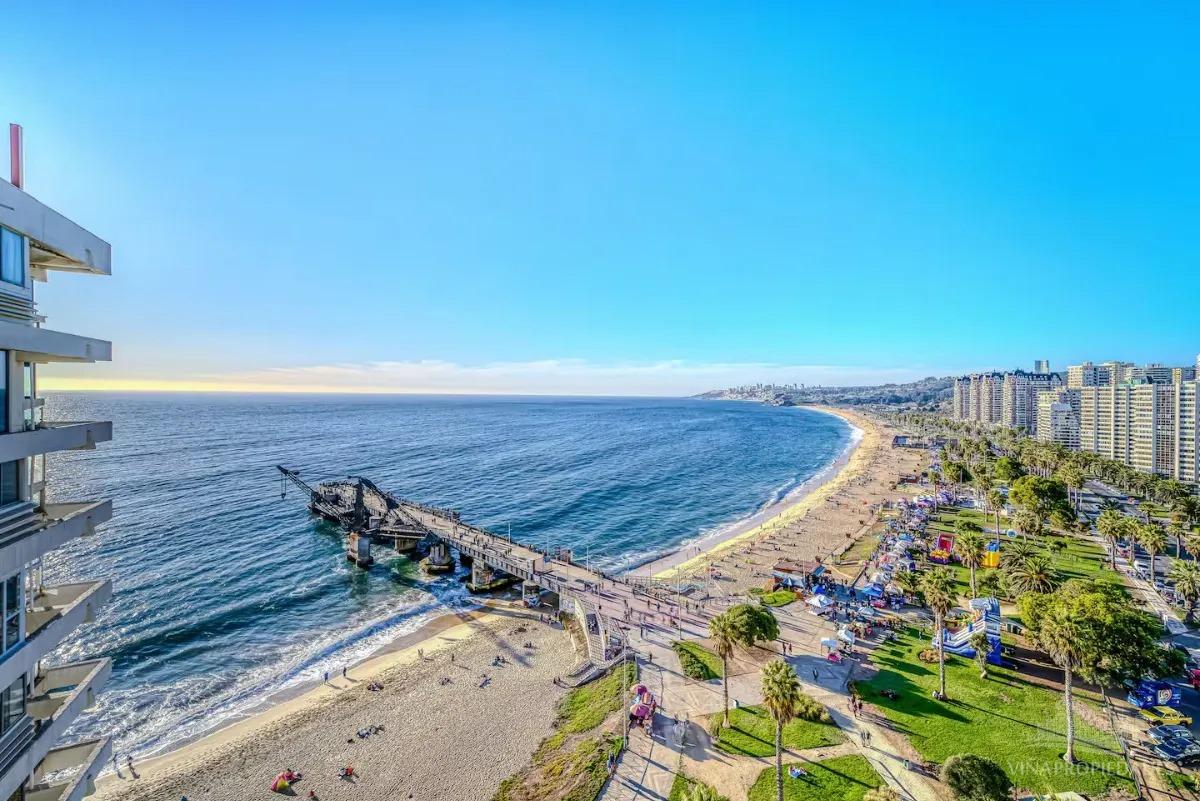 Departamento Amoblado en Venta – 3 Dormitorios, 2 Baños, 80 m² + Terraza 15 m² – Vista Playa Acapulco, Orientación Poniente – Viña del Mar